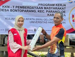 Mahasiswa KKNT Unhas Lakukan Program Tanipori: Tanah Subur Lewat Biopori dari Daun Kering”