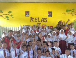 Mahasiswa KKNT Unhas di Desa Sawaru Maros Tanamkan Generasi Cerdas Finansial