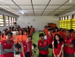 Mahasiswa KKN Unhas Kenalkan Ide Produk Kayu ke Generasi Muda di Lembang La’bo