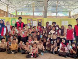 Saku Kecil, Impian Besar” Mahasiswa KKNT Unhas Ajarkan Anak-Anak Desa Moncongloe Pentingnya Menabung