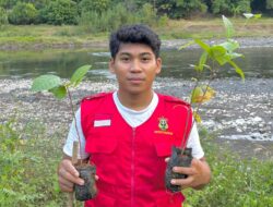 Melalui Gerakan JATI Mahasiswa KKNT Unhas Hijaukan Desa Moncongloe