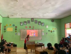 Mahasiswa KKNT Unhas Simulasi Edukasi Bahaya pada Remaja Putri di SMPN 02 Satap Sanggalangi
