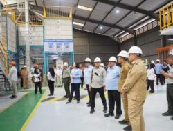 Titik Soeharto dan Munafri Tinjau Bulog di Makassar