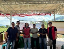 Penyuluhan Pakan Ternak di Desa Bonto Manurung, Mahasiswa KKNT 114 UNHAS Bagikan Stek Rumput Gajah Red Neiver