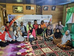 Mempermudah Pekerjaan Petani, Mahasiswa KKNT di Desa Ere Cinnong Buat Alat Pemupukan