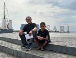 Mualim, “Fotografer” Cilik di Pantai Losari