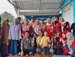 Inovasi Mahasiswa KKN Unhas: Pupuk Organik Cair dari Air Cucian Beras untuk Petani Desa Maccolliloloe