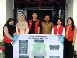 Mahasiswa KKNT di Kel. Arateng Sidrap Buat Spanduk Organisasi Pemerintahan