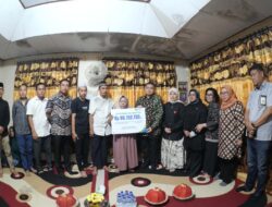 Munafri-Aliyah Serahkan Santunan bagi Keluarga Abay, Korban Kebakaran DPRD Makassar