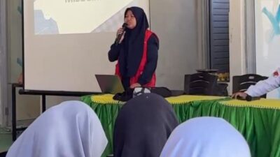 Mahasiswi KKNT 114 Unhas Sosialisasi Misogini di SMK Fardillah Maros