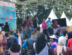 Amran Sulaiman Kucurkan Beasiswa di Jalan Gembira Unhas