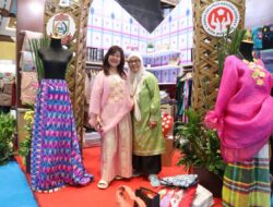 Dekranasda Makassar Raup Rp75 Juta di Ajang INACRAFT 2025