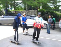 Denyut Kehidupan di Car Free Day (3) : Skateboarding, Cara Dede Menikmati Kebebasan