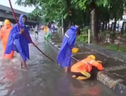 DPU Makassar Sisir Titik Genangan Air Akibat Hujan Deras