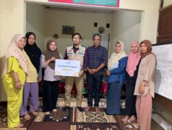 6 Anggota Forum Janda Inspiratif Terima Bantuan Dana Modal Usaha dari YBM PLN UIP3B Sulawesi