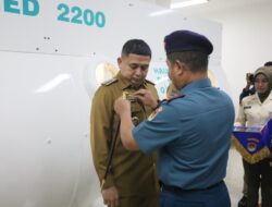 Wali Kota Makassar Terima Brevet Kehormatan Hiperbarik dari TNI AL