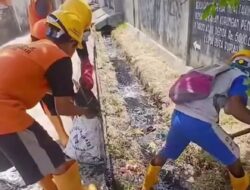 DPU Kota Makassar Normalisasi Drainase di Jl. Beruang