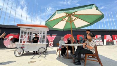 Wajah Baru Pantai Losari, Pedagang Pisang Epe Kini Gunakan Gerobak Seragam