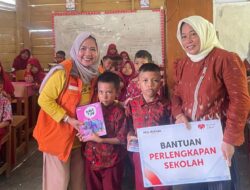 Rumah Zakat Sulsel Salurkan Bantuan Peralatan Sekolah dan Dana Infak di SDN 61 Terapung Pangkep