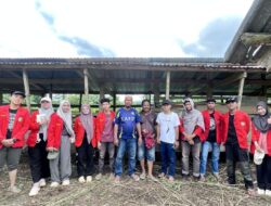 Dengarkan Langsung Keluhan Peternak, Tim MKPK Batch V UNHAS Sambangi Dusun-Dusun di Desa Parumpanai.