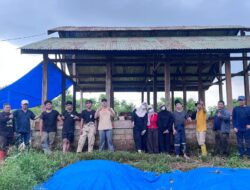 Mahasiswa Tim MKPK Batch V UNHAS dan PT. Vale Tingkatkan Kapasitas Peternak Parumpanai Lewat Pelatihan Pembuatan Silase