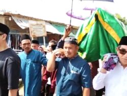 Hamdan Ikut Pikul Keranda Ayahnya