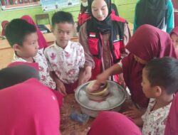 Mahasiswa KKN Unhas Ajak Siswa Belajar Sains Lewat Es Krim