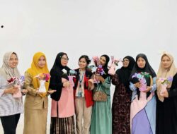 KKN Unhas Dorong UMKM Kreatif lewat Kerajinan Bunga Hias
