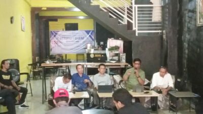 Bimtek jurnalistik, kiri ke kanan: Rusdi Embas, Ronald Ngantung, Suwardi Tahir, Mas'ud Muhammadiah dan Manaf Rahman