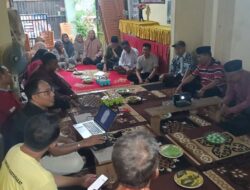 Ibu-ibu K-apel Bersama Warga Inisiasi Pembangunan Masjid di Parang Tambung