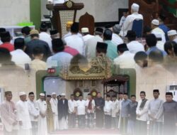 Bupati Daeng Manye dan Wabup Gelar Salat Tarawih Pertama Ramadan 1447 H di Masjid Agung Takalar