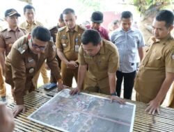 Camat Tamalate Dampingi Wali Kota Makassar Tinjau Pembebasan Lahan Jembatan Kembar Barombong