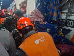 Relawan Rumah Zakat Sigap Turun Tangan: Bantu Evakuasi Korban Kecelakaan Maut KRL Bekasi Timur