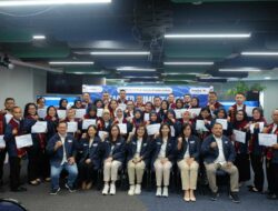 FIFGROUP Kukuhkan 37 Guru Terbaik SMK se-Indonesia sebagai Duta Literasi Keuangan 