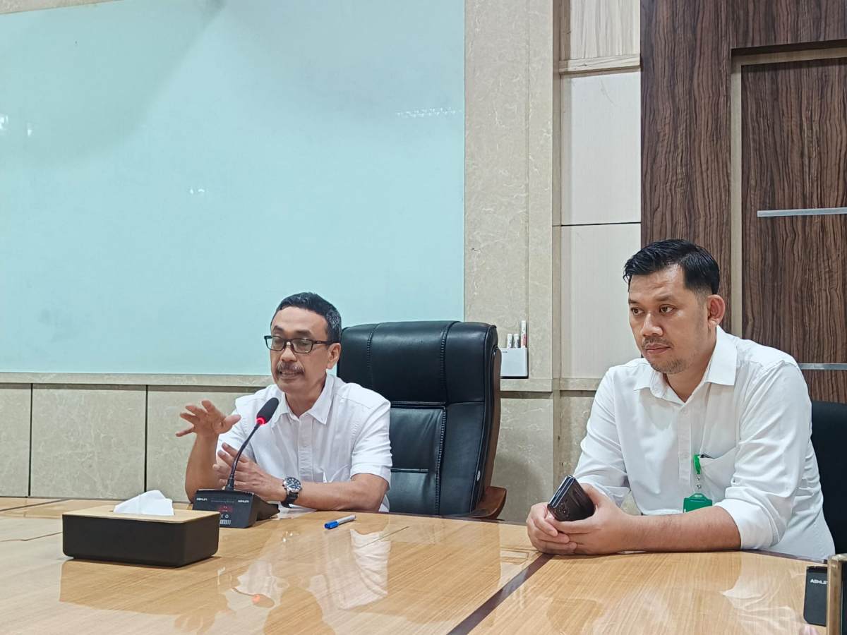 Plt. Direktur Utama Andi Syahrum Makkuradde memimpin rapat pembenahan air Utara kota