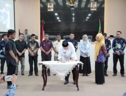 Camat Se-Makassar Teken Komitmen Basmi Sampah