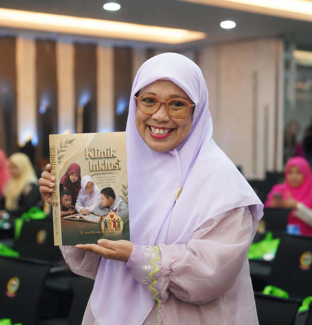 Anggota DPRD Sulawesi Selatan Yeni Rahman meluncurkan buku berjudul Klinik Inklusi