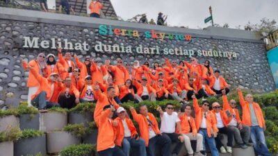 Foto bersama FH Unhas 86 di Sierra Sky View (Minggu, 24 Mei)