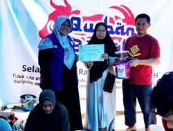 Pondok Tahfidz Darus Shalihin Kolaborasi SALIMA Maros dan Naba Tour Berbagi Senyum di Idul Adha