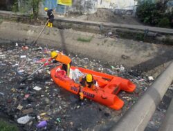 Respon Aduan Warga, Munafri Kerahkan Tim Gabungan Bersihkan Sampah di Kanal Bara-Baraya