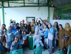 Kepala DPPKB Makassar Hadiri Pembinaan Sekolah Lansia: Wujudkan Lansia Sehat, Bahagia, dan Produktif