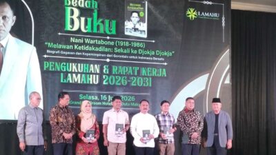 acara bedah buku “Ajoeba Wartabone (1894-1957) SEKALI KE DJOKJA TETAP KE DJOKJA” yang diadakan di Hotel Aryaduta Makassar, Selasa (16/6/2026).