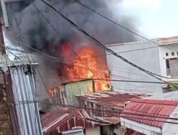 Kebakaran di Jl. Sultan Alauddin 3 Makassar: 11 Rumah Terbakar; Belasan Keluarga Mengungsi