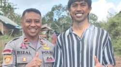 Ady Setiawan bersama IPDA Syamsurijal, mantan Kapolsek Hu'u Kabupaten Dompu usai permakaman Ibunda Hj.Hafsah H.Abidin 23 Juni 2026.