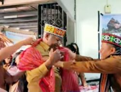 Gubernur Papua Barat Borong Tas Sepu dan Kain Tenun Toraja 