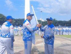 Lepas Kontingen PGRI Bantaeng, Bupati Janjikan Bonus bagi Kontingen Berprestasi di Porsenijar PGRI