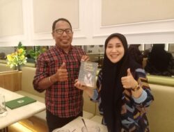 Founder K-apel Serahkan Buku Surat Cinta untuk Suami kepada Anggota DPR RI