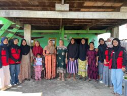 Mahasiswa KKNT 116 di Bontomate’ne Edukasi Pemanfaatan Sekam Padi sebagai Bahan Baku Briket