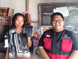 Mahasiswa KKNT Unhas Dampingi Pemanfaatan Fitur WhatsApp Business bagi UMKM di Desa Talumae
