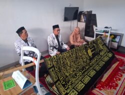 Wakil Ketua PGRI Sulsel Dr. Basri Melayat ke Rumah Duka Almarhumah A. Tenriawaru di Pinrang